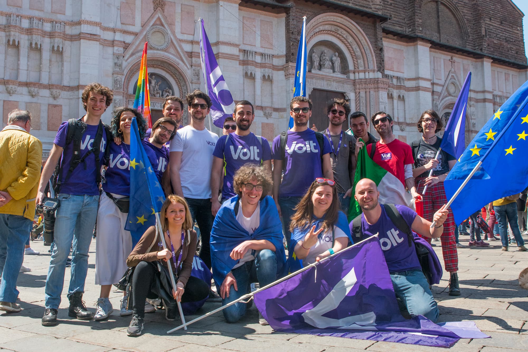 Volt Bologna - foto di gruppo in Piazza Maggiore